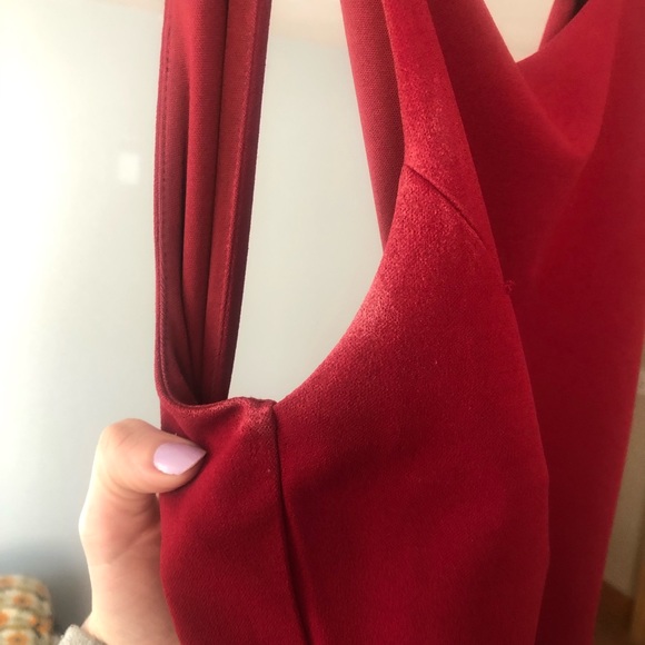 Beautiful red gown - Picture 4 of 9